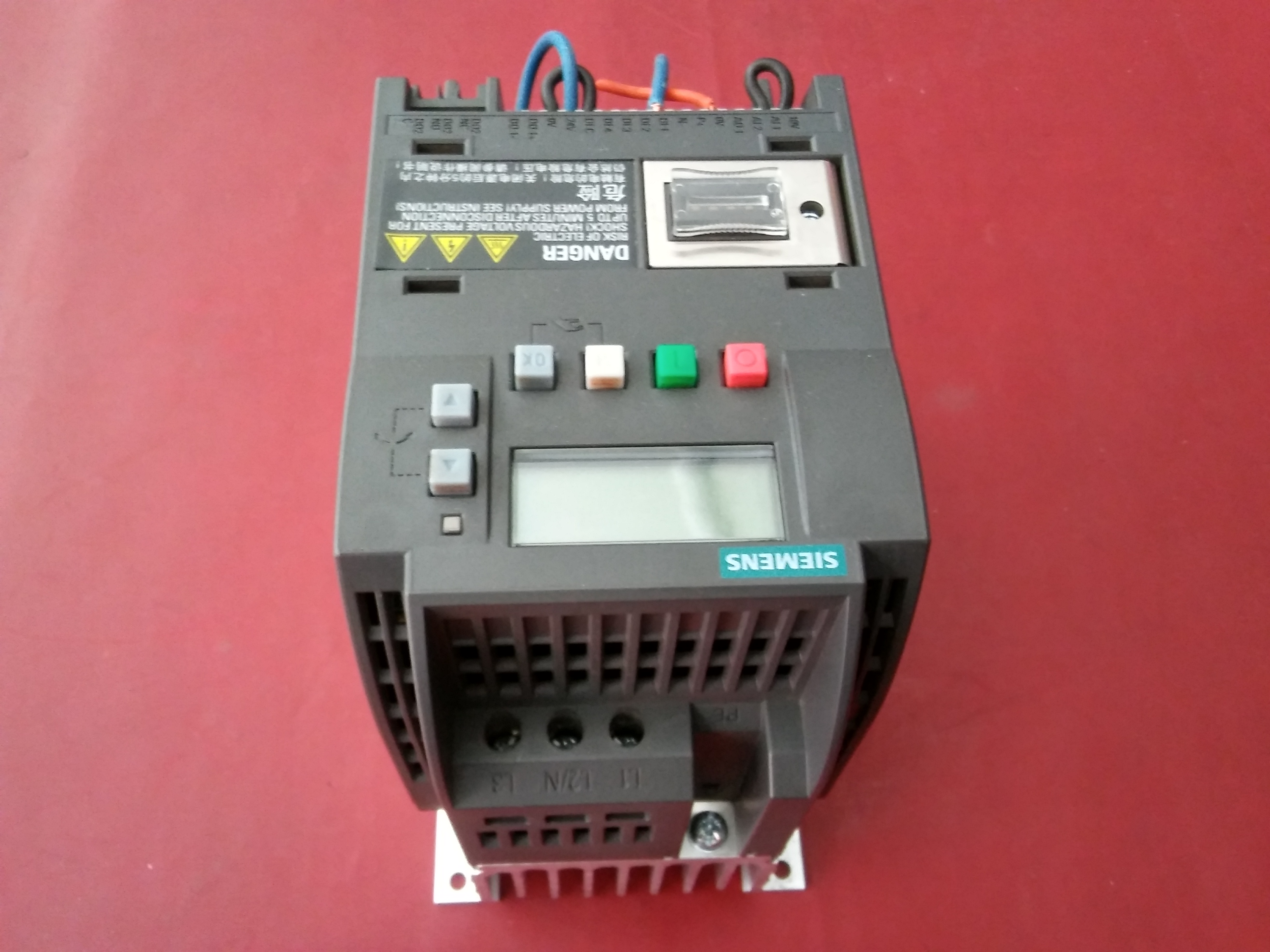 SIEMENS 6SL3210-5BE13-7UV0 V20 V 20 0,37KW 400-480V SÜRÜCÜ